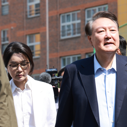 尹 '까르보불닭'·김 여사 '팥빙수'…광복절 구치소 특식 보니