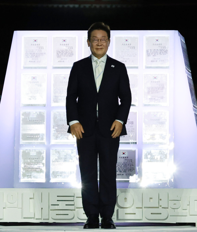 이재명 대통령이 15일 서울 세종대로 광화문광장에서 열린 제21대 대통령 국민임명식 