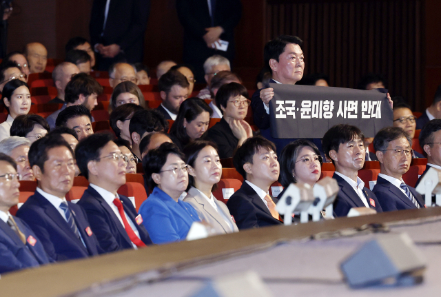 국민의힘 안철수 의원이 15일 서울 세종문화회관에서 열린 80주년 광복절 경축식에서 이재명 대통령이 경축사를 마치고 자리로 향할 때 