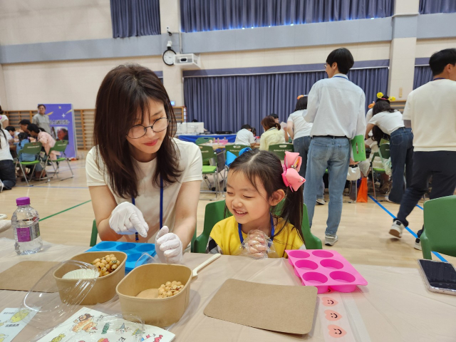 경북교육청이 유보통합 실현과 학부모가 안심하고 맡길 수 있는 경북의 교육시스템을 소개하고자 추진한 가족 중심 체험프로그램 별빛 달빛 캠프의 모습. 경북교육청 제공