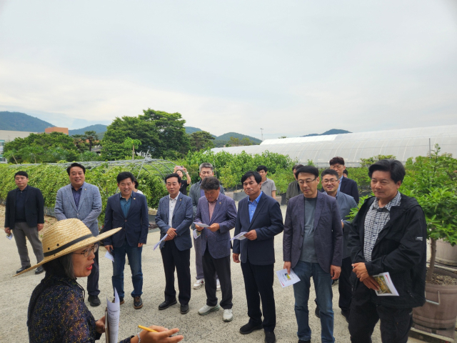 2025년 상반기 경북 농어업과 농촌 현장을 누빈 경북도의회 농수산위원회의 모습. 경북도의회 제공