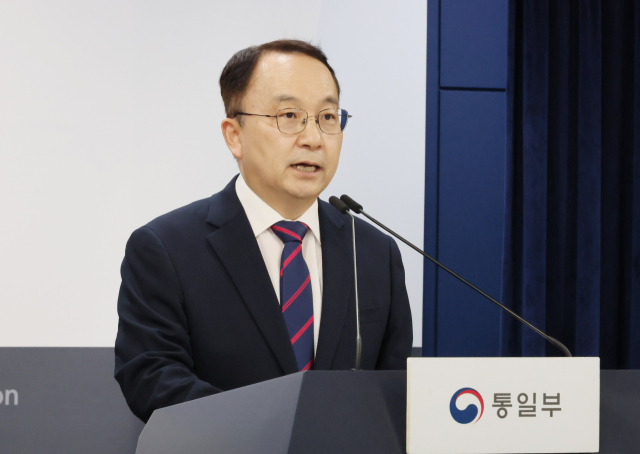 구병삼 통일부 대변인이 18일 서울 종로구 정부서울청사에서 정례브리핑을 하고 있다. 연합뉴스