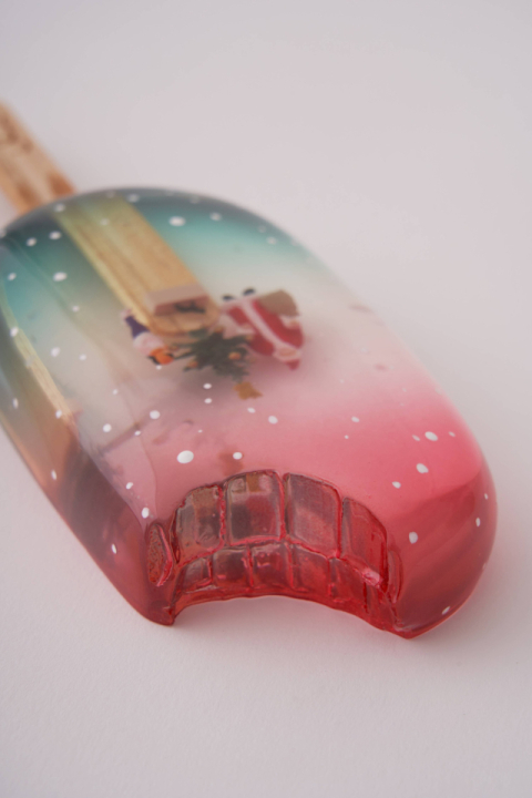 갤러리 그라프_이여름, Life in Ice Cream_bite, Colored resin and mixed media, 31x26x4cm, 2024