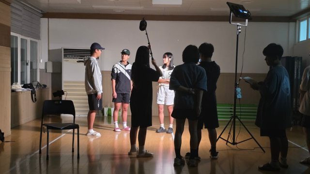 봉화석포중학교 학생들이 두 번째 단편영화를 제작하고 있다. 영풍 제공