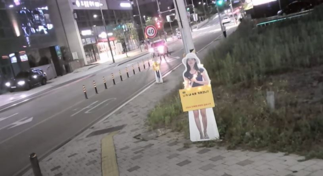 전주에 설치된 이윤희씨 등신대. 이윤희 실종사건 공식채널 유튜브
