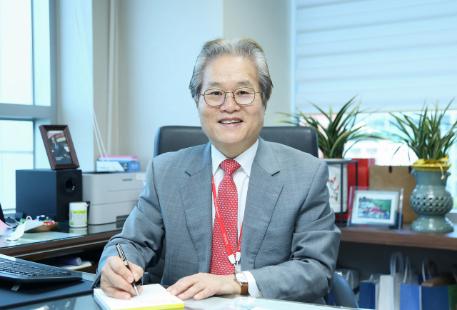 오태윤 의료기관평가인증원장은 국내 병원 평가 인증 제도를 통해 환자 안전과 의료 질 개선이 이뤄질 수 있도록 하겠다고 포부를 말했다. 이무성 객원기자