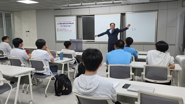 대구 청구고등학교는 지난 7일 본관 도서관에서 모스크바물리기술대학교 공근식 박사를 초청해
