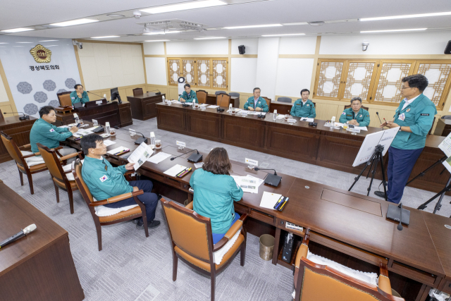 경상북도의회 산불대책특별위원회가 19일 경북도 마을주택재창조사업단으로부터