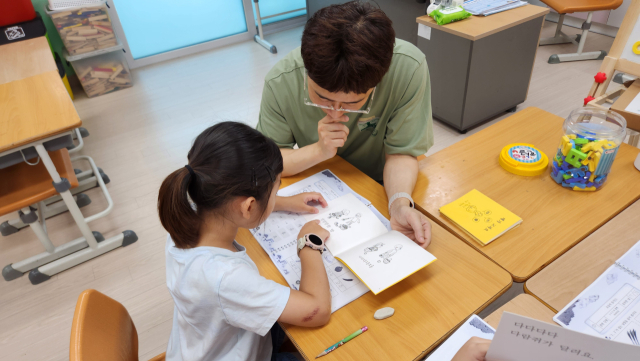 대구시교육청은 지난 7월부터 여름방학 기간 동안 한글 해득 및 읽기에 어려움을 겪는 95개 초등학교 1~2학년 학생을 대상으로 