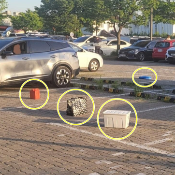한강공원 주차장 5칸 독점…캠핑의자 앉아 