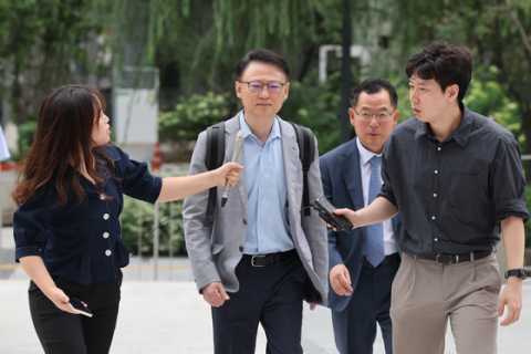 특검, '우크라 재건사업 주가조작' 웰바이오텍 등 압수수색