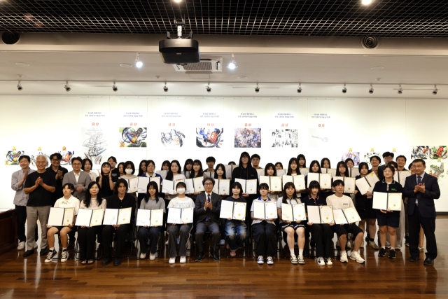 계명대는 20일 대명캠퍼스 극재미술관에서 제35회 전국 고등학생 미술실기대회 시상식을 개최했다. 계명대 제공