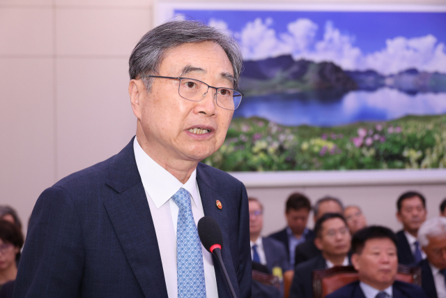 조현 외교부 장관이 18일 국회에서 열린 외교통일위원회 전체회의에서 2024 회계연도 결산 관련 제안 설명을 하고 있다. 연합뉴스