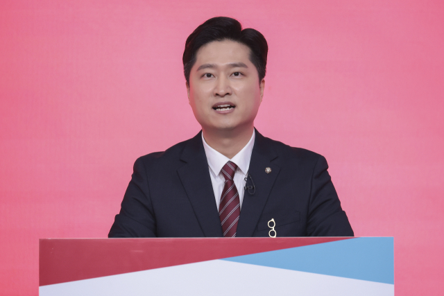 18일 서울 강서구 ASSA 아트홀에서 열린 국민의힘 8·22 전당대회 출마 최고위원·청년최고위원 후보 토론회에서 청년최고위원에 출마한 우재준 후보가 발언하고 있다. 연합뉴스