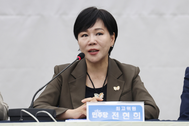 더불어민주당 전현희 최고위원이 20일 아시아태평양경제협력체(APEC) 정상회의가 열리는 경북 경주시 경주화백컨벤션센터(HICO)에서 열린 경북 현장 최고위원회에서 발언하고 있다. 연합뉴스