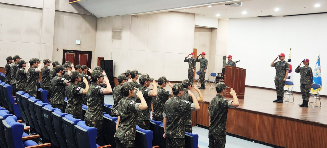 영진전문대 제11기 공군 부사관학군단 예비후보생이 하계 입영훈련을 성공적으로 마치고 수료식에 참석한 모습. 영진전문대 제공