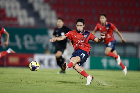 김천 상무, 2위 굳히기 나섰다…상승세 수원FC에 3대 2 역전승