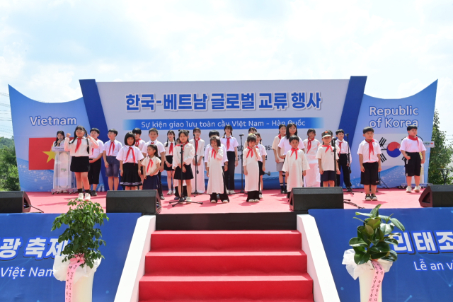 한-베 글로벌 교류 행사가 펼쳐지고 있다. 봉화군 제공