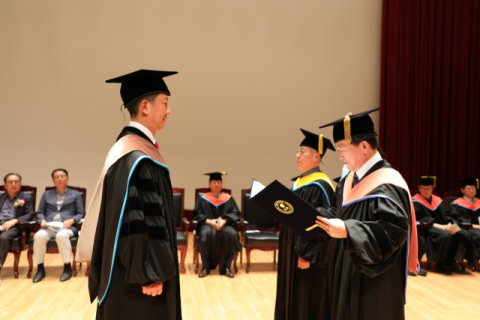 국립금오공대, 김장호 구미시장에게 '명예박사' 학위 수여