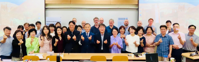 지난 22일 계명대에서 열린 국제학술대회에서 참가자들이 포즈를 취하고 있다. 계명대 제공