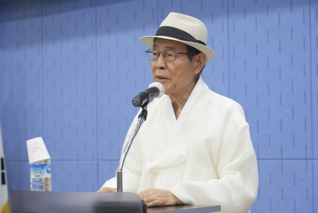 지난 23일 안동시 도산면 한국국학진흥원 인문정신연수원에서 열린 안동 예안향교 제63대 전교 취임식에서 이필상 전교가 취임사를 하고 있다. 독자 제공