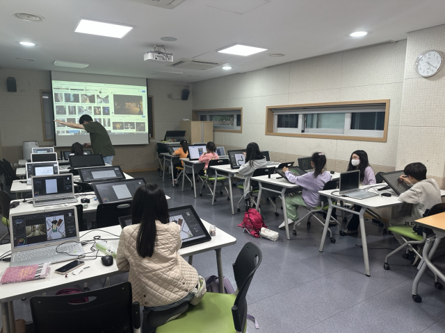 대현도서관 웹툰창작 프로그램 운영 모습. 행복북구문화재단