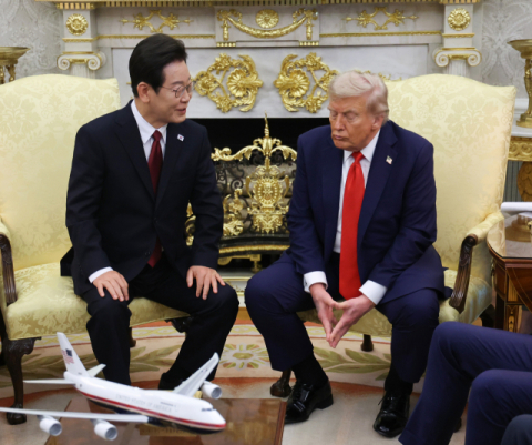 트럼프, 경주 APEC 참석 여부 질문에 