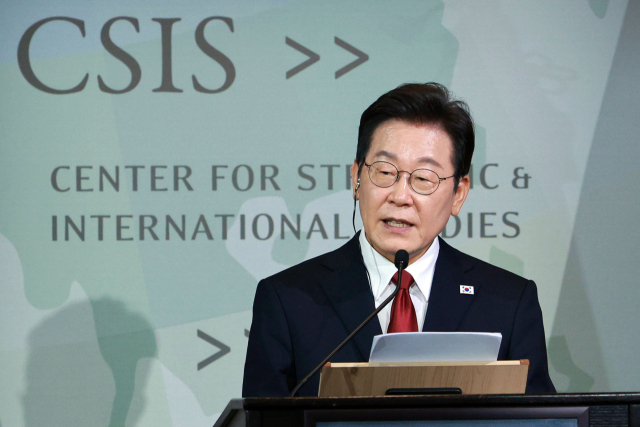 이재명 대통령이 25일(현지시간) 미국 워싱턴DC 국제전략문제연구소(CSIS)에서 정책 연설을 하고 있다. 연합뉴스