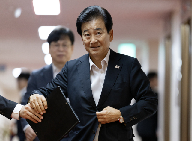 정동영 통일부 장관이 26일 서울 종로구 정부서울청사에서 열린 국무회의에 참석하고 있다. 연합뉴스