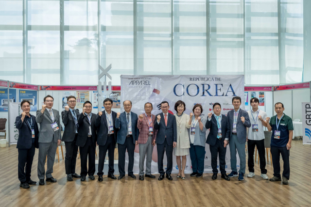 지난 12~14일 과테말라시티에서 열린 APSS 2025에 참석한 한국 지원기관 및 섬유 산업 관계자들이 기념촬영을 하고 있다. 경북테크노파크 제공