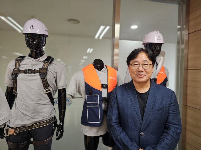 케이에스엔티 양원석 대표는 착용형 에어백 조끼를 개발해 안전한 산업 현장에 기여하는 것은 물론 일상 속 안전 용품을 확산하겠다고 포부를 밝혔다. 정우태 기자