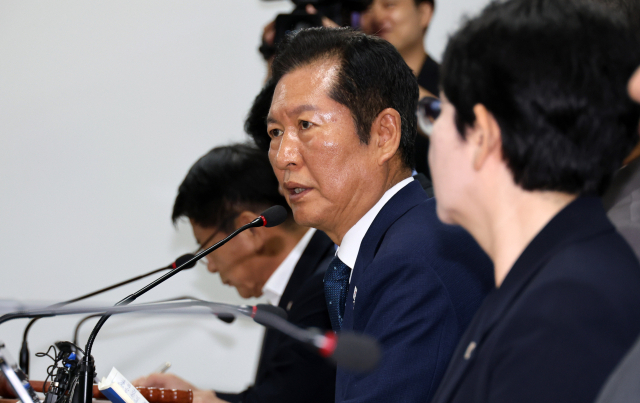 더불어민주당 정청래 대표가 27일 오전 대전시 중구 용두동 더불어민주당 대전시당에서 열린 현장 최고위원회의에서 발언하고 있다. 연합뉴스