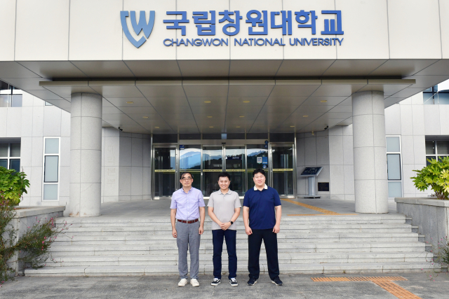 국립창원대 우주항공공학부 장수영-서대반(학부장)-여석현 교수(사진 왼쪽부터). 국립창원대 제공