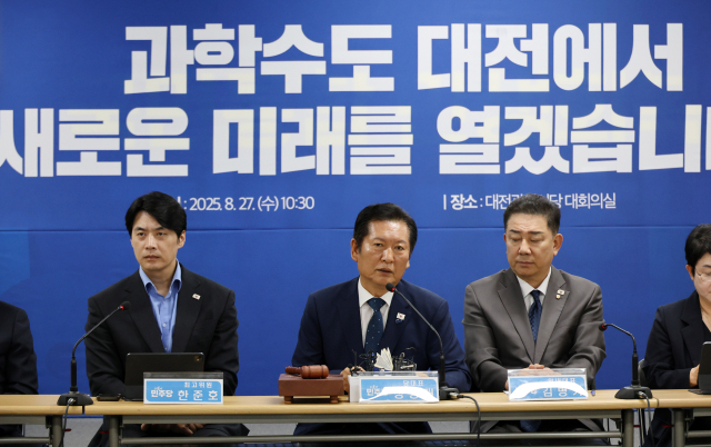 더불어민주당 정청래 대표가 27일 오전 대전시 중구 용두동 더불어민주당 대전시당에서 열린 현장 최고위원회의에서 발언하고 있다. 연합뉴스