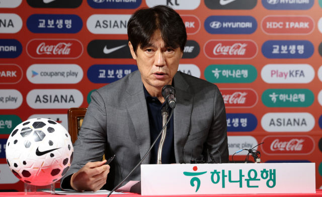 홍명보 축구 국가대표팀 감독이 25일 오후 서울 종로구 축구회관에서 9월 A매치 2연전에 나설 대표팀 명단을 발표하고 있다. 연합뉴스