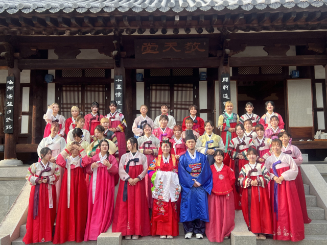 계명대는 일본 자매대학을 대상으로 한국어 및 한국문화캠프를 열었다. 계명한학촌 한복체험. 계명대 제공