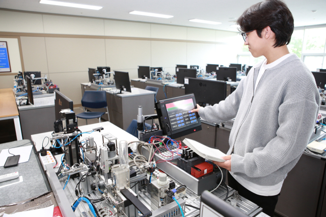 한국폴리텍대학 영남융합기술캠퍼스 학생들 실습 교육 모습