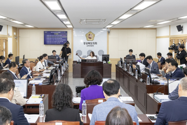 경상북도의회 교육위원회 회의 모습. 경북도의회 제공