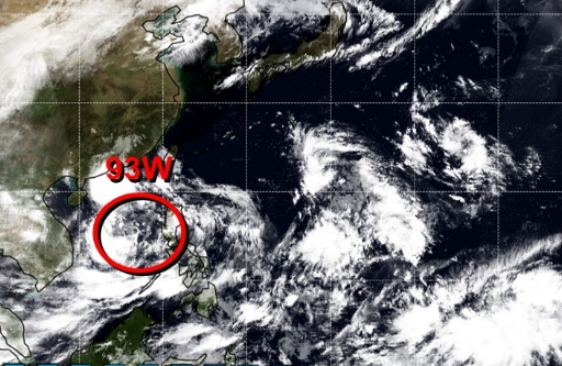 미국 합동태풍경보센터(JTWC, Joint Typhoon Warning Center) 감시 93W 열대요란(14호 태풍 농파 발달 가능성) 위치. JTWC 홈페이지