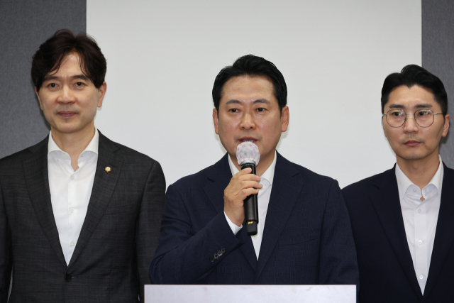 국민의힘 장동혁 대표가 28일 인천국제공항공사 항공교육원에서 현안 관련 기자간담회를 하고 있다. 연합뉴스