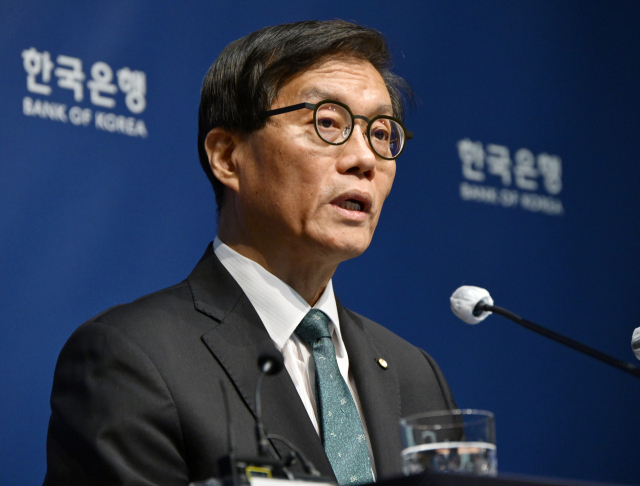 이창용 한국은행 총재가 28일 서울 중구 한국은행에서 열린 금융통화위원회를 마친 후 기자간담회를 하고 있다. 연합뉴스