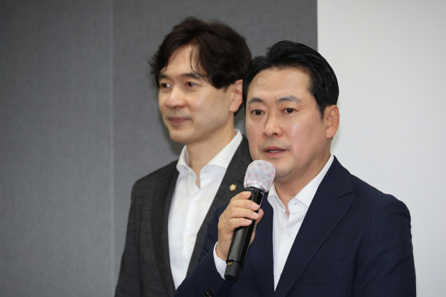 국민의힘 장동혁 대표가 28일 인천국제공항공사 항공교육원에서 현안 관련 기자간담회를 하고 있다. 연합뉴스