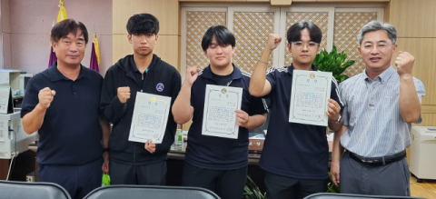 군위고등학교 학생 3명, 쓰러진 노인 구조로 귀감