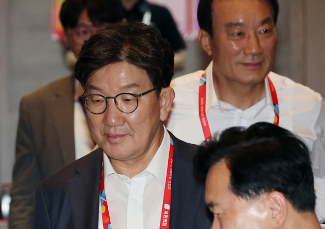 국민의힘 권성동 의원이 28일 인천국제공항공사 항공교육원에서 열린 2025 국민의힘 국회의원 연찬회에 참석하고 있다. 연합뉴스
