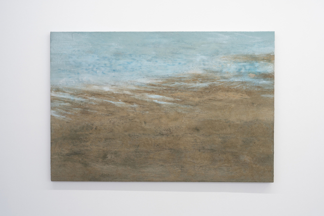 오다교, la mère Ⅱ, 2024, 마대에 모래, 진주, 안료, 131x194cm