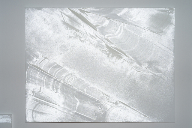김선희, Trace of Light, 2022-2024, Glass powders on Canvas, Variable Installation