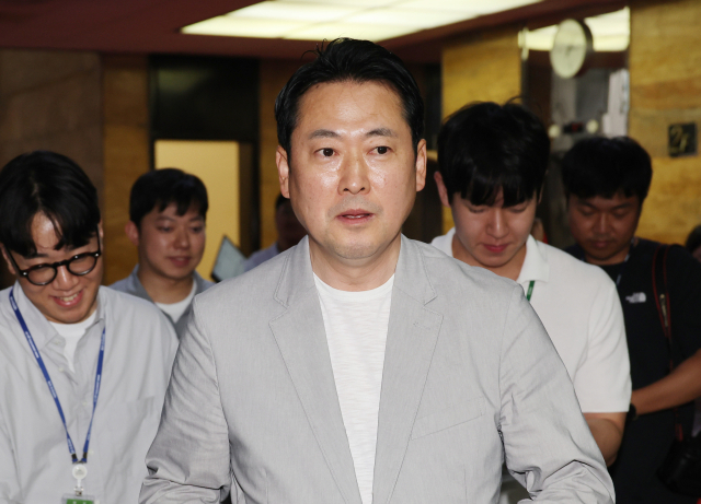 국민의힘 장동혁 대표가 31일 서울 여의도 국회로 들어서고 있다. 연합뉴스