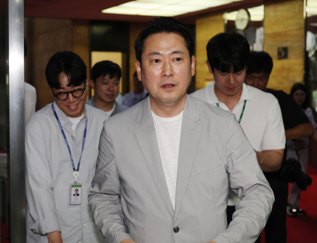 국민의힘 장동혁 대표가 31일 서울 여의도 국회로 들어서고 있다. 연합뉴스