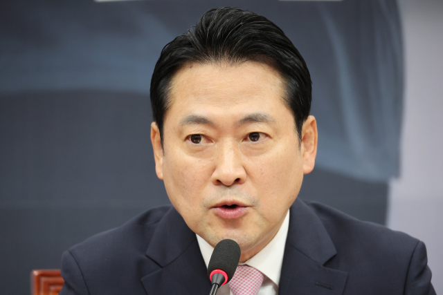 국민의힘 장동혁 대표가 1일 서울 여의도 국회에서 열린 최고위원회의에서 발언하고 있다. 연합뉴스