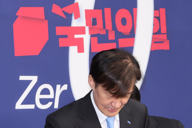 조국혁신당 조국 혁신정책연구원장이 1일 서울 여의도 국회에서 열린 최고위원회의에 참석하고 있다. 연합뉴스